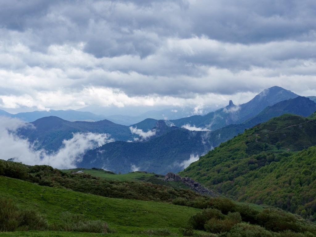 Picos de Europa, N625 South to Riaño and N622 NE to&nbsp;Potes